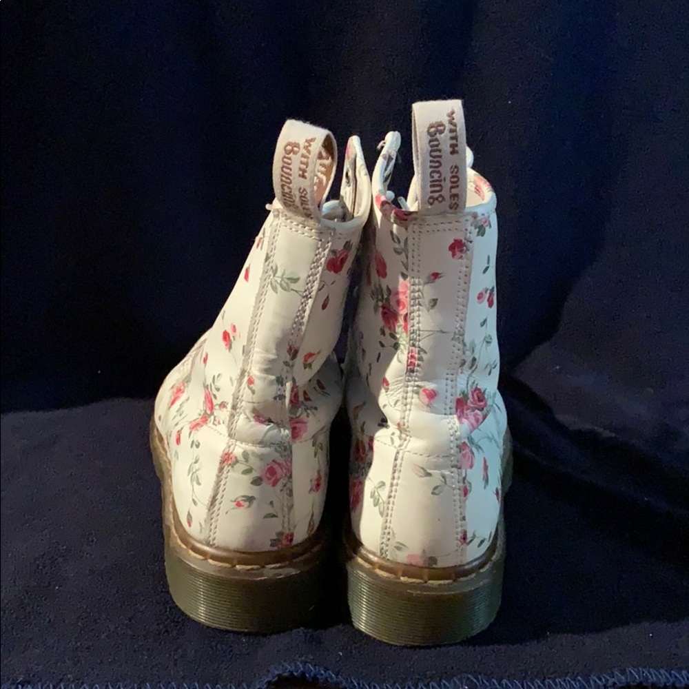 Dr. Marten’s boots, white w/ pink floral, size 9 - Picture 4 of 5